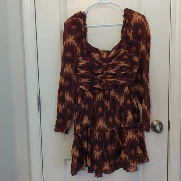 HOUSE of Harlow 1960 dress long Ballon sleeve lined Layered Burgundy - Picture 7 of 7